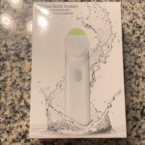 Clinique Sonic System purifying cleansing brush